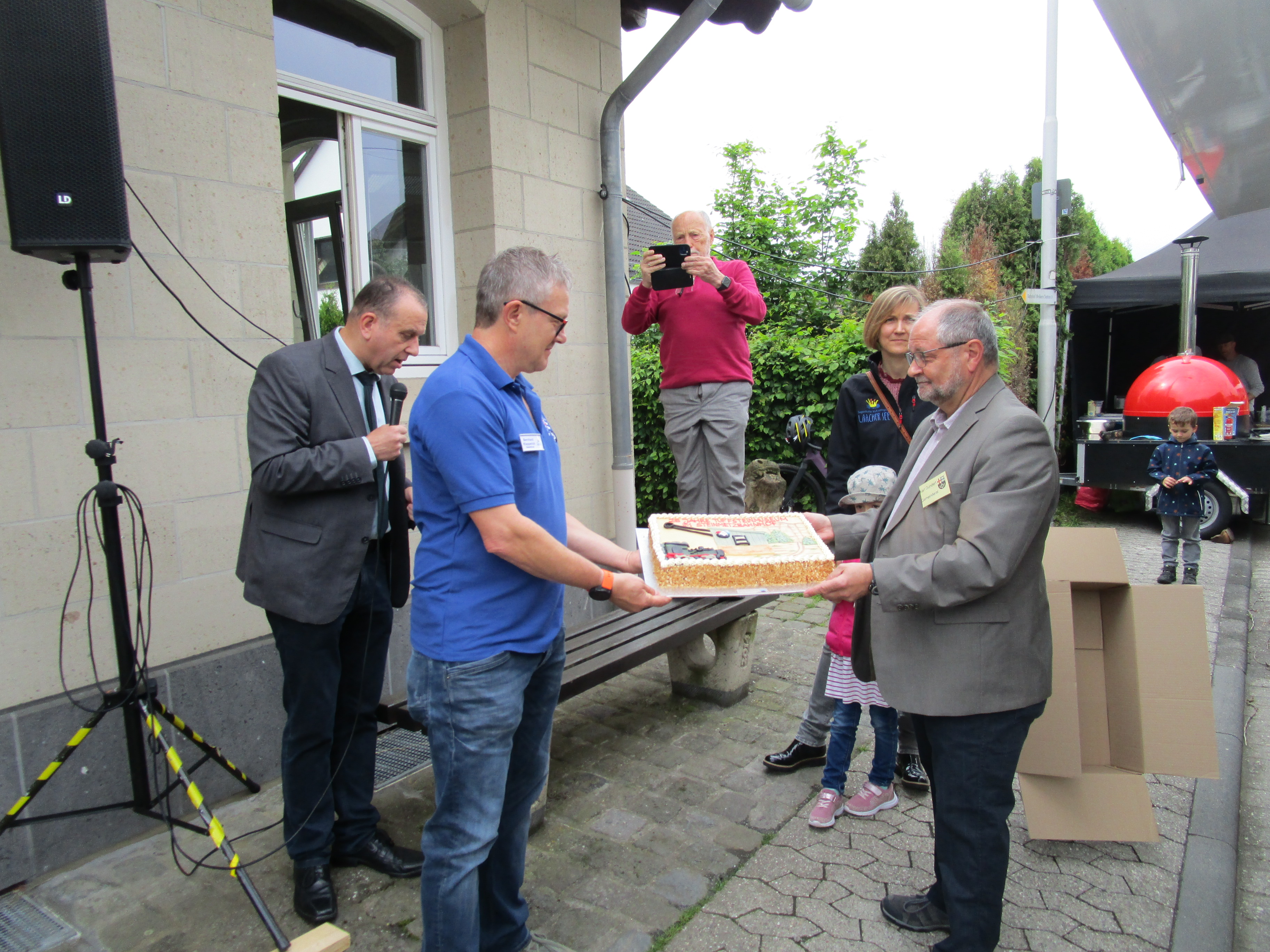 Kuchenübergabe