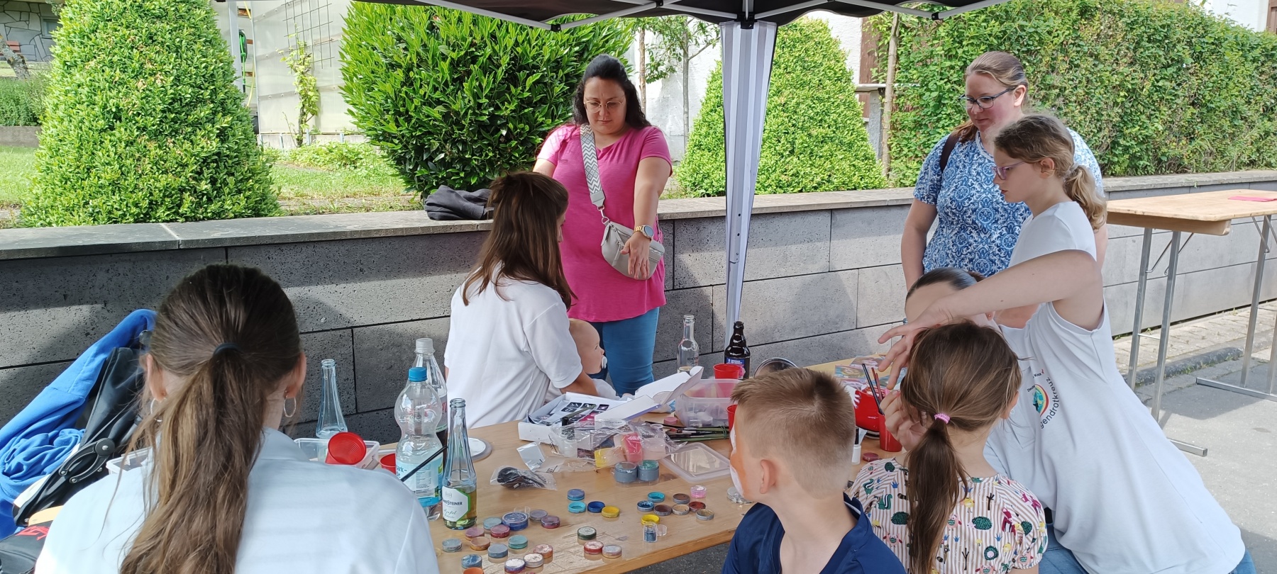 Schminktruppe des Jugendrotkeuz Weibern 1