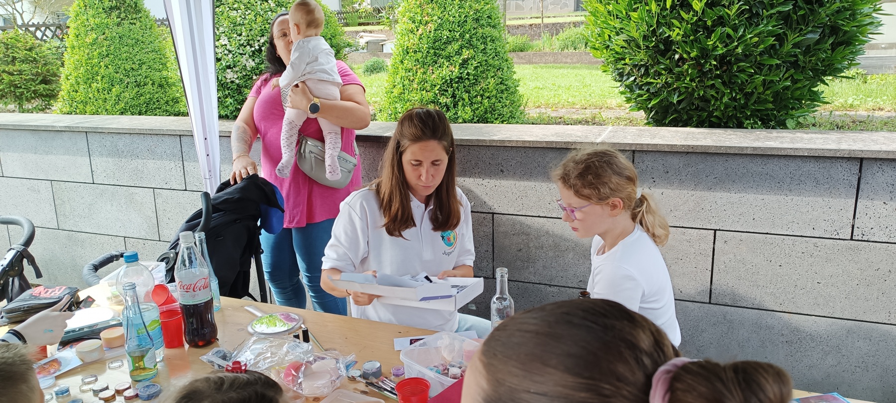 Schminktruppe des Jugendrotkeuz Weibern 2