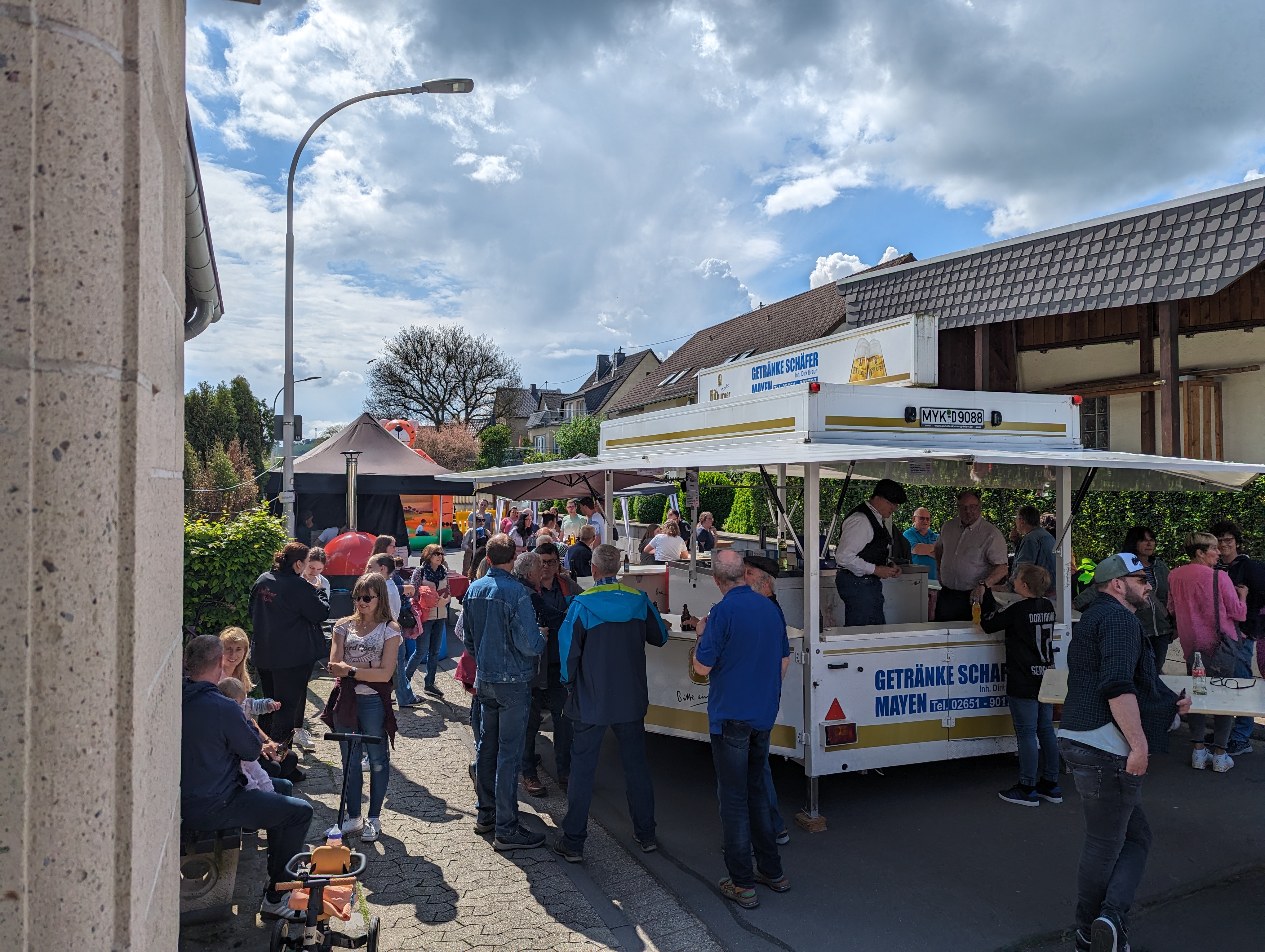 Der Platz füllt sich immer mehr