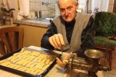 Alfons Nett mit 93 ältester Bäcker von Weibern